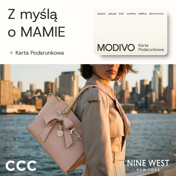 Grafika promocyjna CCC z okazji Dnia Mamy. Na górze widnieje hasło „Z myślą o Mamie” oraz informacja o karcie podarunkowej MODIVO. Na zdjęciu kobieta w jasnym trenczu stoi na tle miejskiego krajobrazu nad wodą i trzyma elegancką różową torebkę marki Nine West. Na grafice znajdują się logotypy marek związanych z kartą podarunkową, m.in. MODIVO, eobuwie, CCC, Worldbox, HalfPrice i Boardriders.